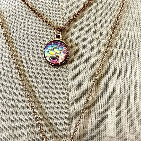 Seashell Locket Gold Tone 3 Tier Necklace - Picture 6 of 9